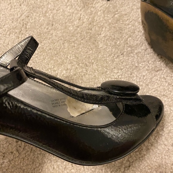 Tahari Black Heels - Picture 10 of 13